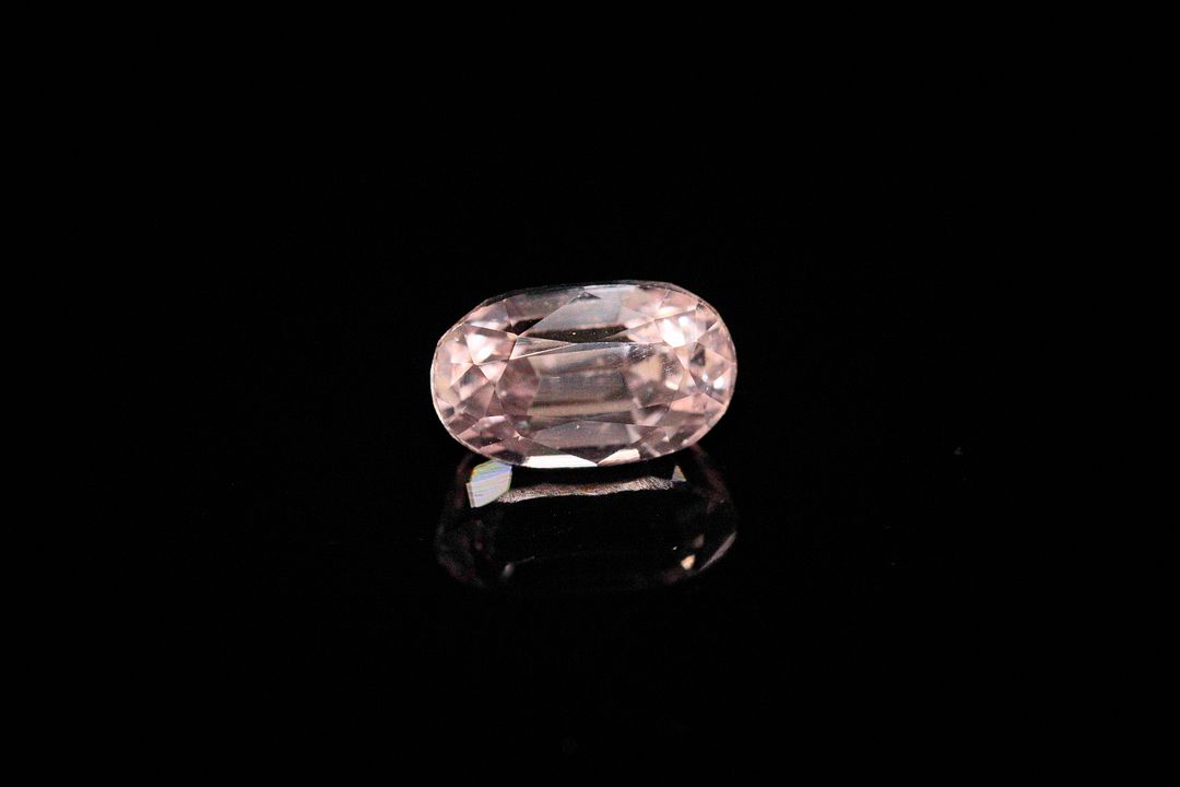 Kunzite ovale. Jolie couleur, VVS, non chauffée. 2.93 cts. 10.0mm x 6.0mm