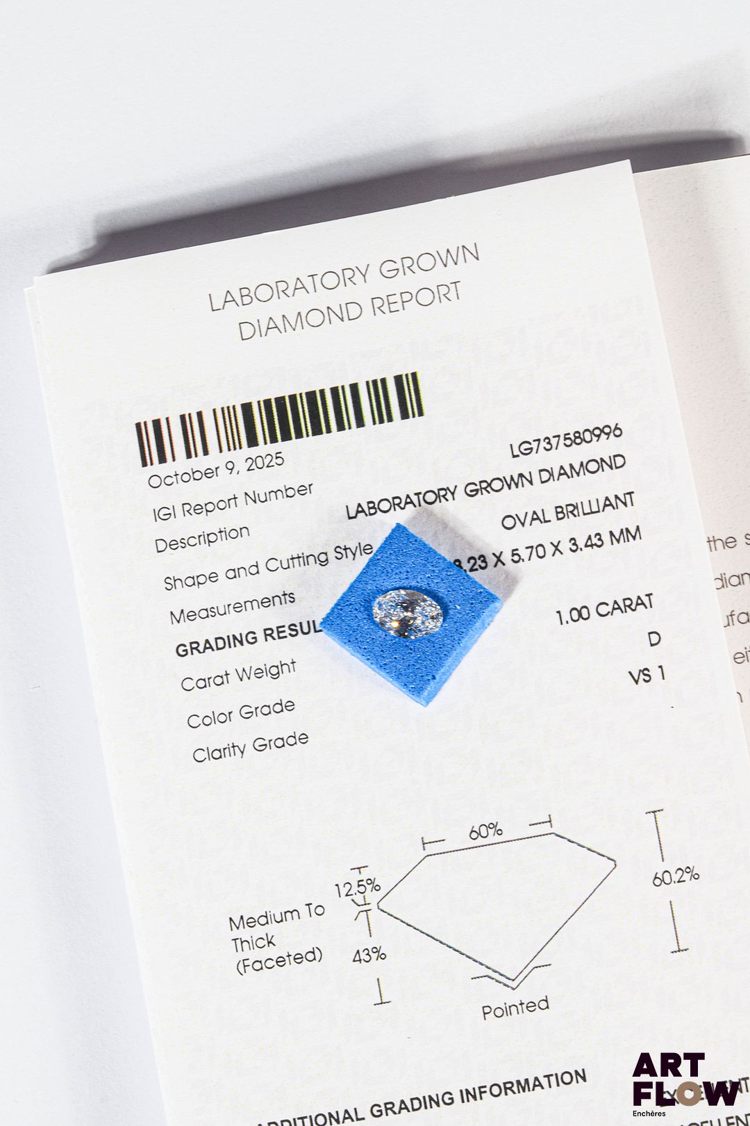 Diamant de synthèse (lab-grown diamond) de forme ovale 1 carats, accompagné d'un certificat de laboratoire (IGI) indiquant : D, VS1