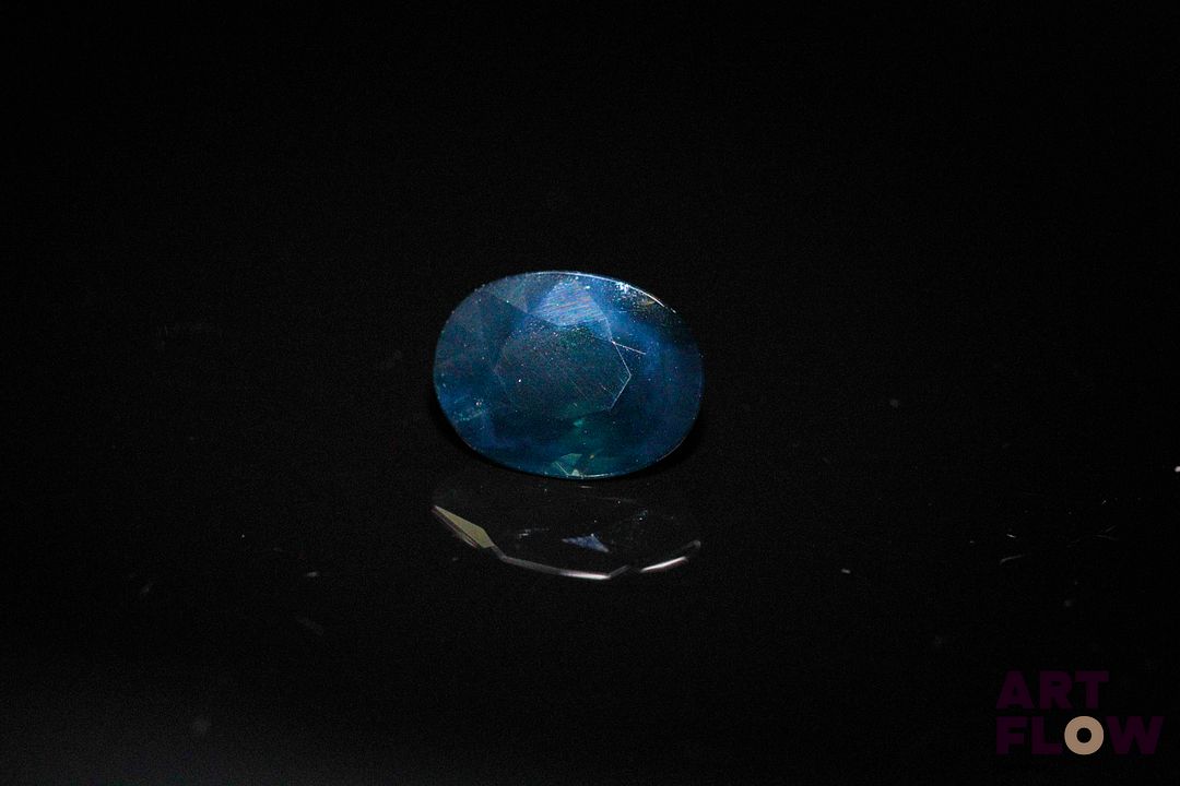 Spinelle bleu ovale. Probablement Tanzanie. 1.96 ct. 8.5mm x 6.5mm