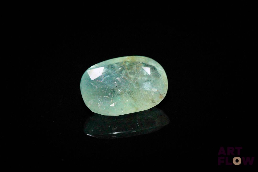 Aigue-marine coussin. Inclusions. 5.80 cts. 14.0mm x 10.5mm