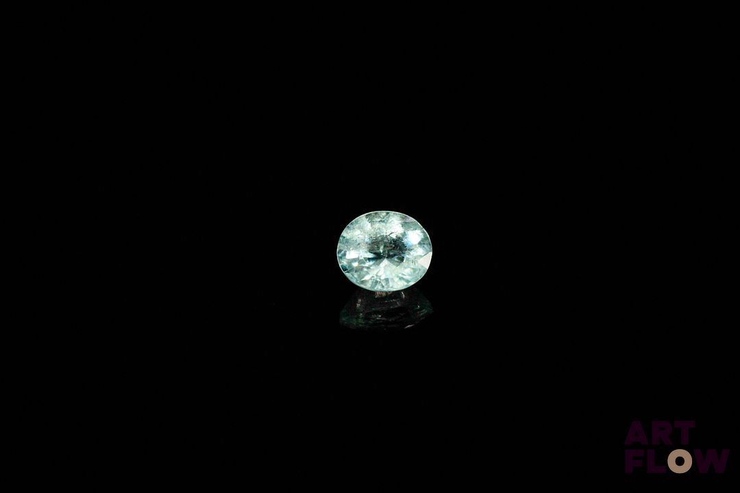 Émeraude ovale. Jolie couleur. 0.59 ct. 5.7mm x 5.0mm