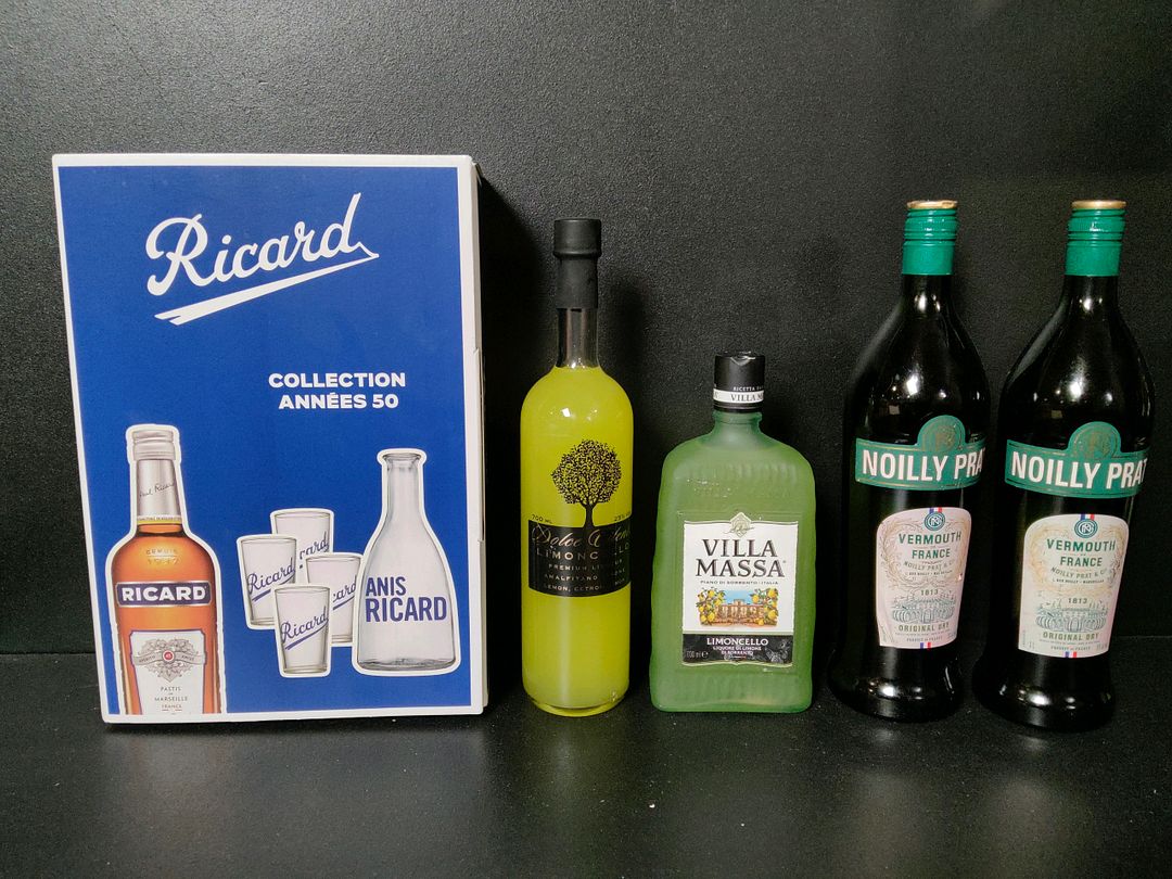 Lot de 5 bouteilles de spiritueux dont : Coffret Ricard, Limoncello Villa Massa, Vermouth Noilly Prat…