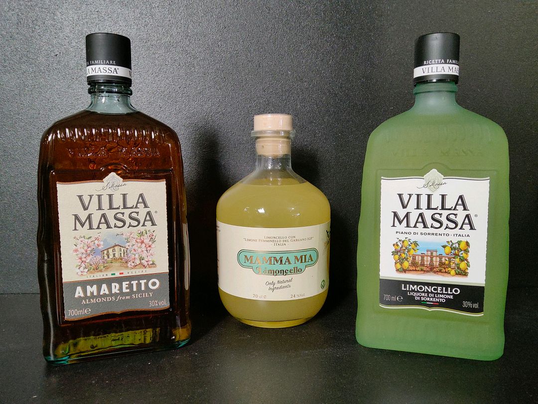 Lot de 3 bouteilles de spiritueux : Limoncello MAMMA MIA, Limoncello VILLA MASSA et Amaretto VILLA MASSA