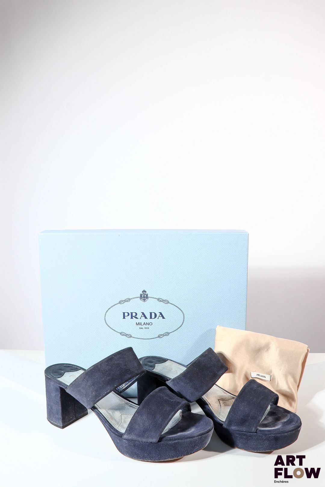 PRADA Paire de sandales à talons en daim marine Pointure 38,5 Dans leur boîte Petites traces, usures
