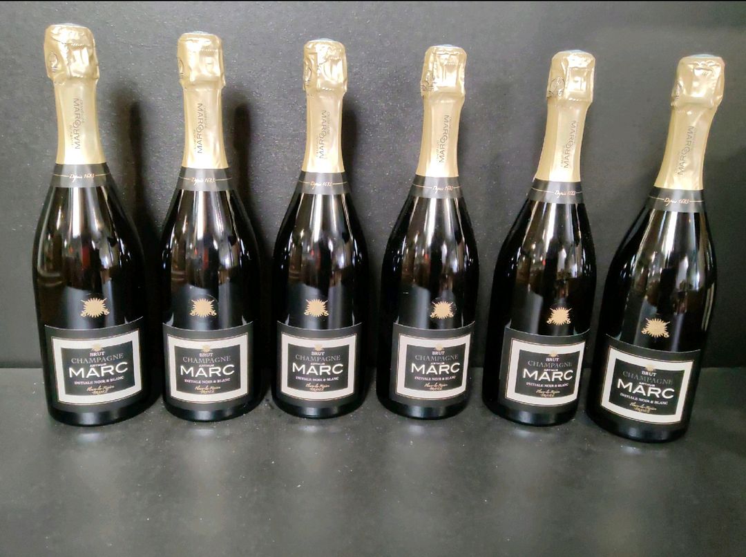 Lot de 6 bouteilles de champagne Arthur Marc Initiale Noir & Blanc 75cl