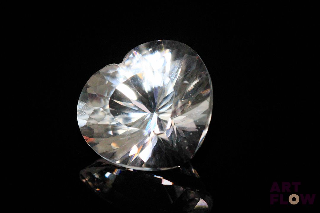 Important quartz incolore coeur. VVS. 15.38 cts. 17.5mm x 16.5mm