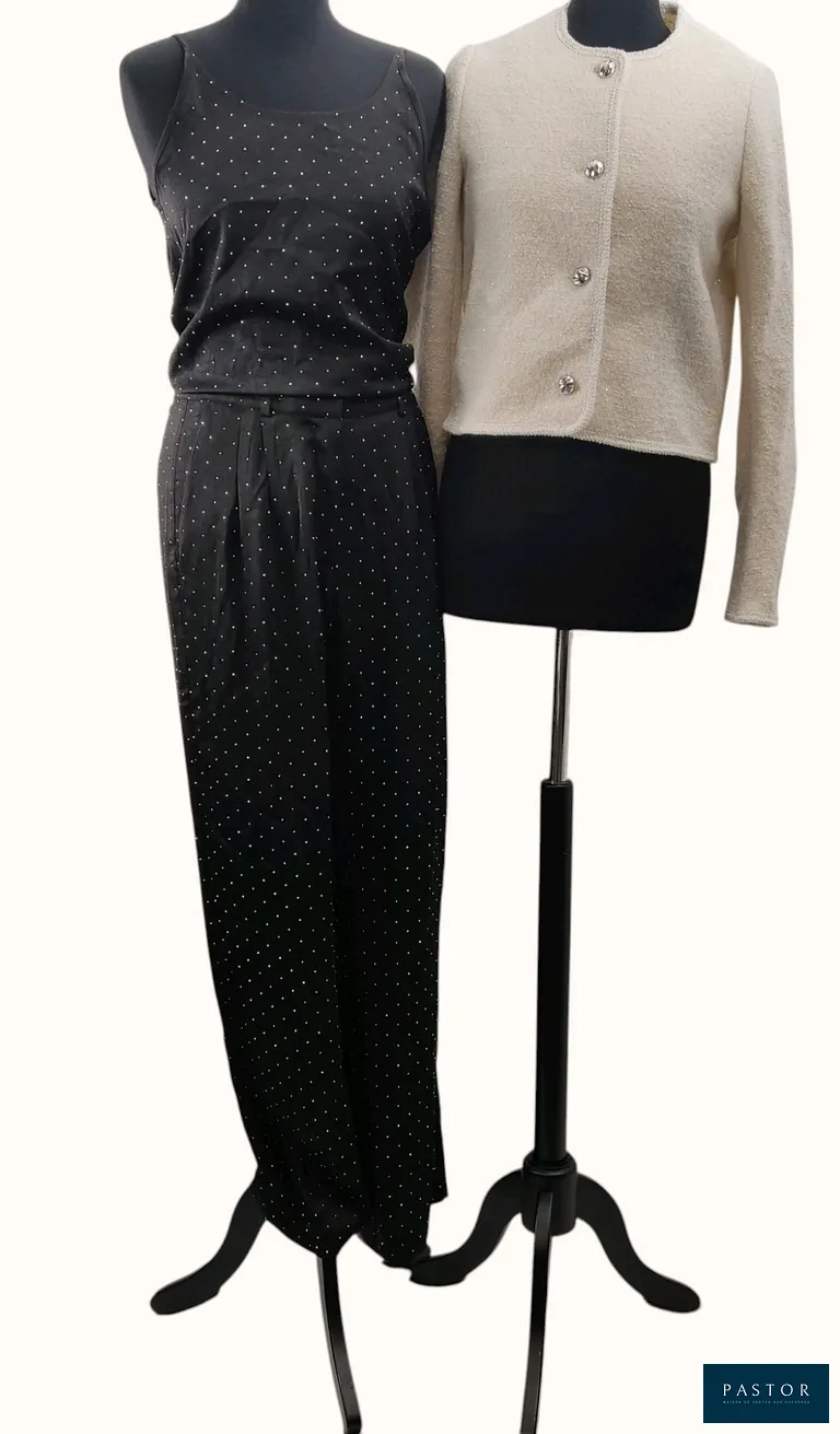 BA&SH. Lot composé d'une veste courte "Ceredith" en laine bouclette mélangée écrue agrémentée de sequins argentés, T.0, et d'un ensemble en satin noir agrémenté de strass comprenant un top fines bretelles "Digue", T.0 + un pantalon évasé "Deloy", T.34. NEUFS avec étiquettes  - TVA Récupérable