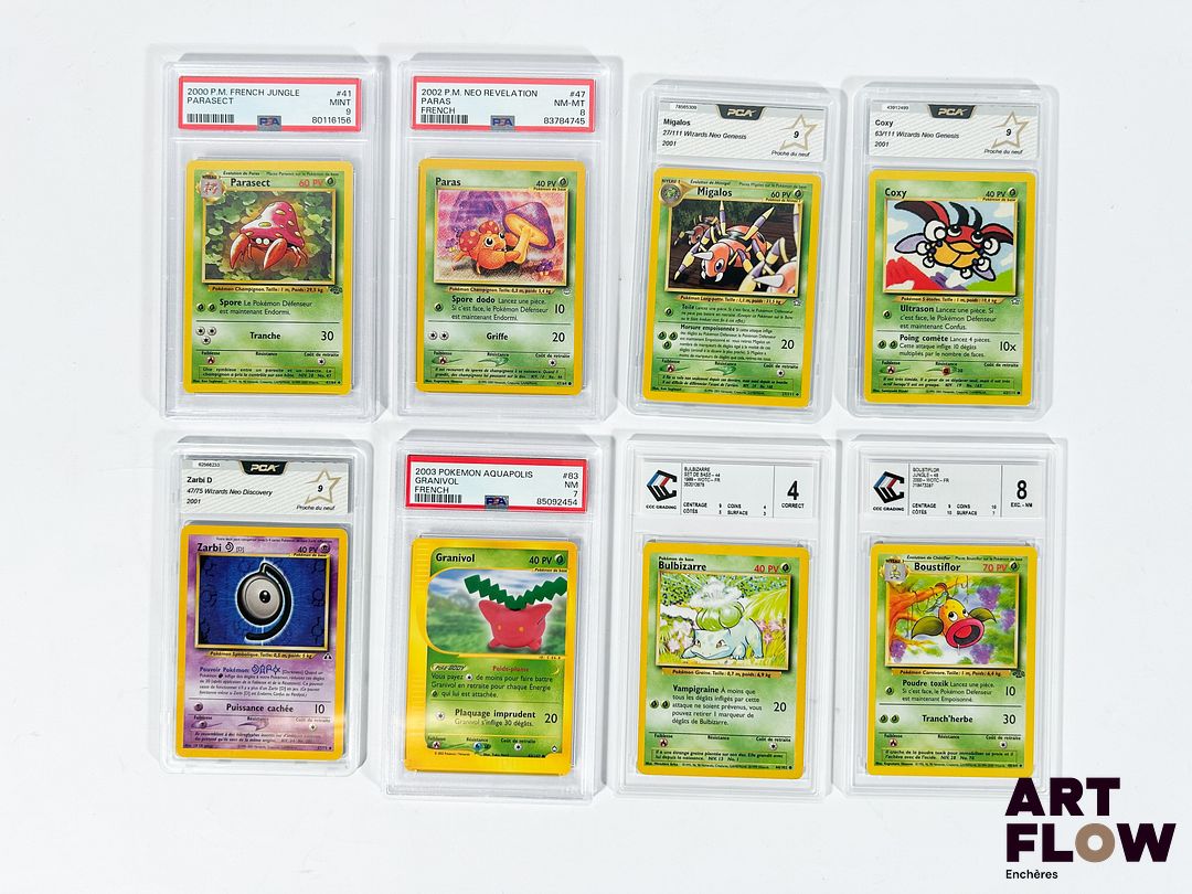 Ensemble de 8 cartes Pokémon gradées du bloc Wizards communes et peu communes : - Granivol 83/147 - Aquapolis - PSA 7 (Proche du Neuf). - Zarbi D 47/75 - Neo Discovery - PCA 9 (Proche du Neuf). - Migalos 27/111 - Neo Genesis - PCA 9 (Proche du Neuf). - Coxy 63/111 - Neo Genesis - PCA 9 (Proche du Neuf). - Paras 47/64 - Neo Révélation - PSA 8 (Proche du Neuf / Neuf). - Parasect 41/64 - Jungle - PSA 9 (Neuf). - Boustiflor 48/64 - Jungle - CCC 8 (Excellent / Proche du Neuf). - Bulbizarre 44/102 - Set de Base - CCC 4 (Correct). En français.