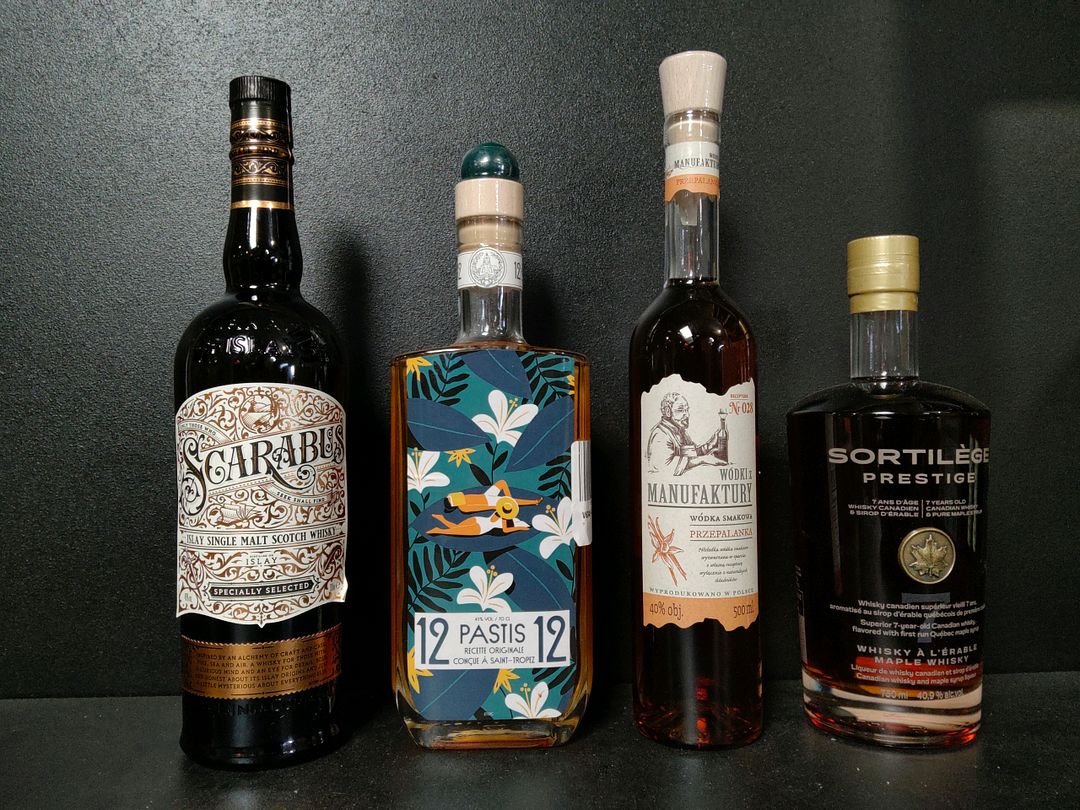 Lot de 4 spiritueux : 1 whisky Sortilège Prestige 75cl, 1 Pastis 12 70cl, 1 vodka Manufaktury 50cl, 1 whisky Scarabus 70cl