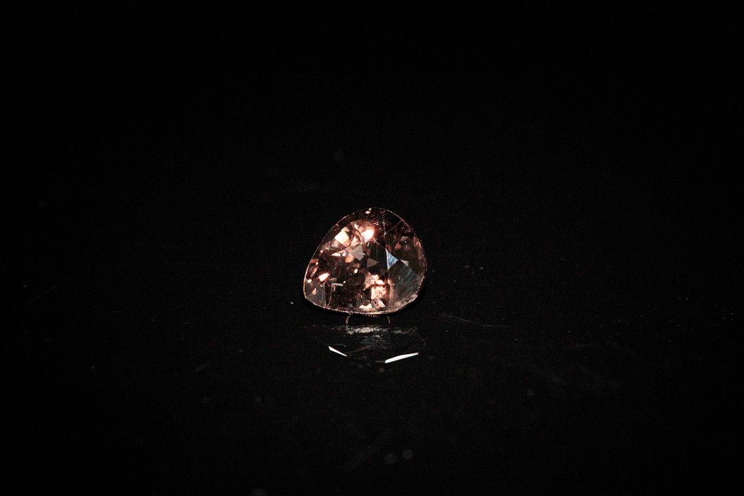 Tourmaline violette fumée poire. Très belle couleur, non chauffée. 1.09 ct. 7.0mm x 6.0mm