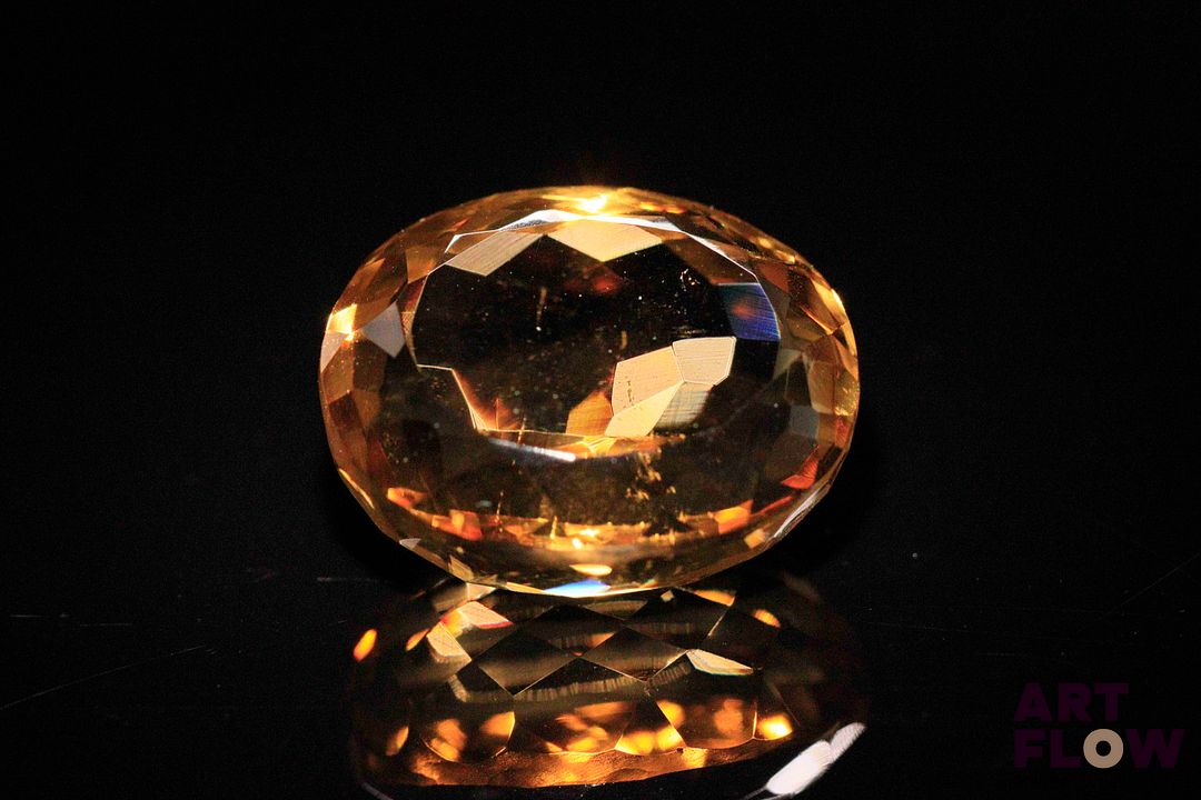Importante citrine ovale. Probablement Brésil, non chauffée. 17.17 cts. 18.0mm x 14.0mm