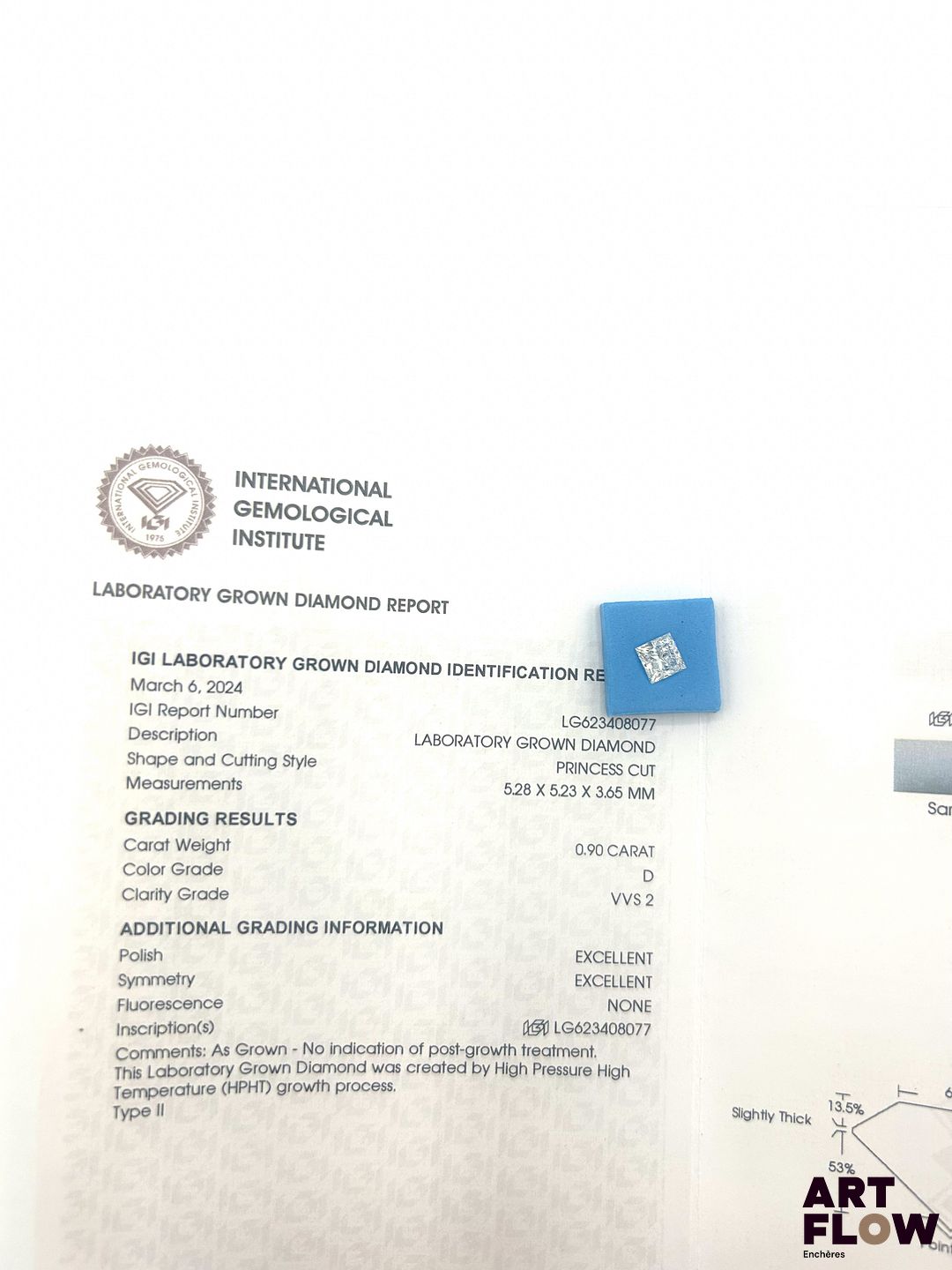 Diamant de synthèse taille princesse de 0,90 carat. Accompagné d'un certificat de laboratoire de l'IGI (international gemological Institute) précisant : D, VVS 2