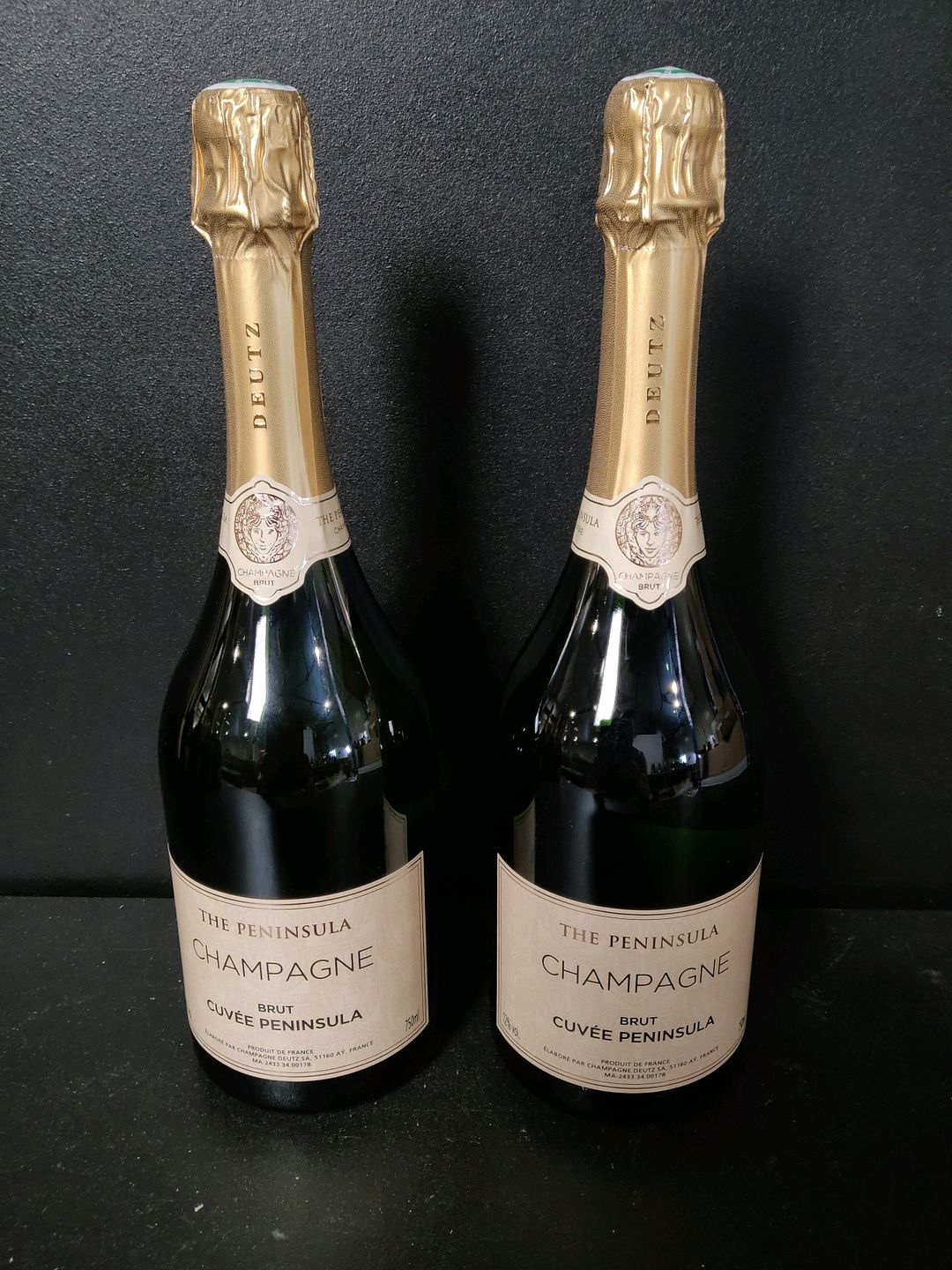 2 bouteilles de Champagne Deutz The Peninsula