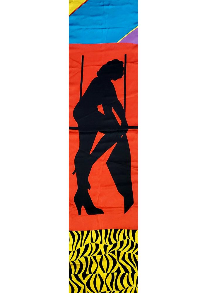 Richard Lindner Sans titre, 1975 Echarpe en twill de soie, reproduisant une oeuvre de l&rsquo;artiste. Adrien Maeght Editeur, Paris Tiré à 300 exemplaires non numérotés Bibliographie : Jacques Brochier, Aimé Maeght, Les foulards de Maeght, Catalogue de l&rsquo;exposition présentée au Musée historique des tissus du 6 juin au 2 septembre 1984 (Lyon). 134 X 36 cm Expédition obligatoire, jusqu&rsquo;à 5 Lithographies dans votre colis pour 14,76€ TTC en France Métropolitaine, et 29,64€ TTC pour l&rsquo;Europe