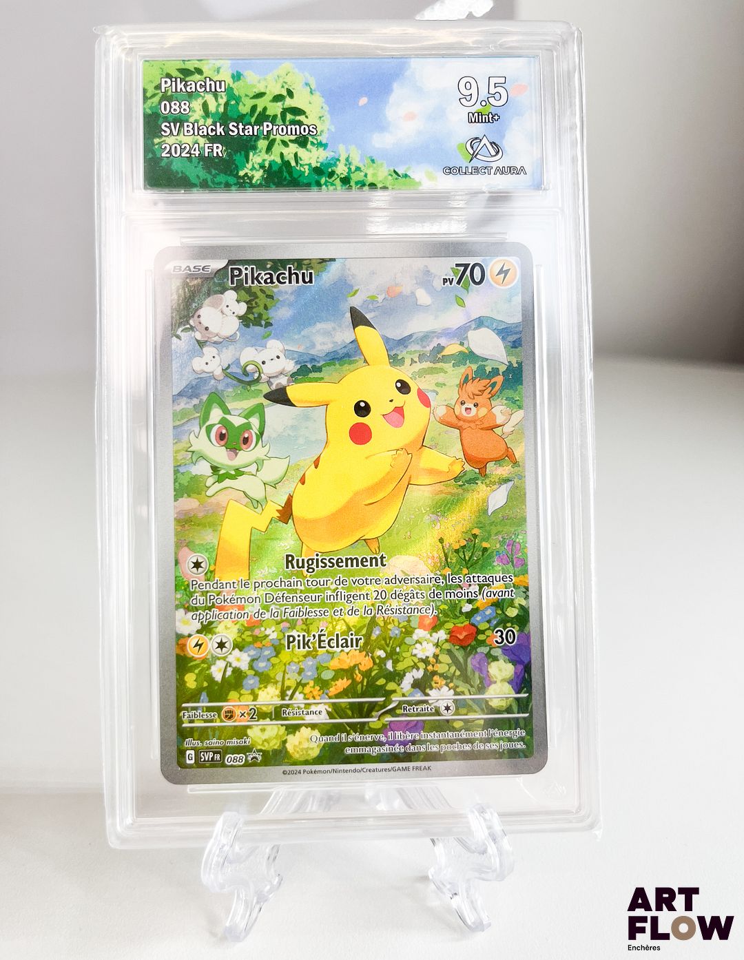 Carte Pokémon Pikachu FA 088 gradée Collect Aura 9,5. Série du bloc Écarlate & Violet : Black Star Promos. Carte en état Mint + (CA 9,5). En français.