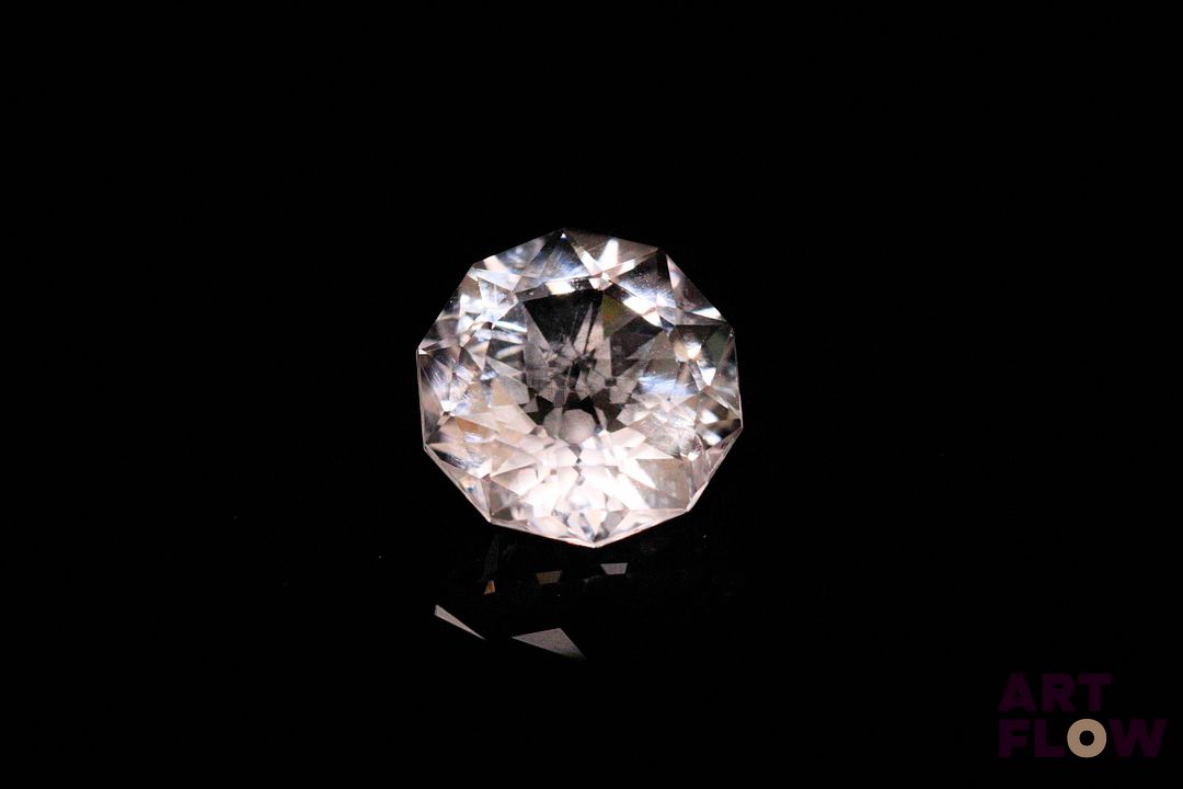 Améthyste pâle fantaisie. Jolie couleur. 3.85 cts. 10.0mm x 6.8mm