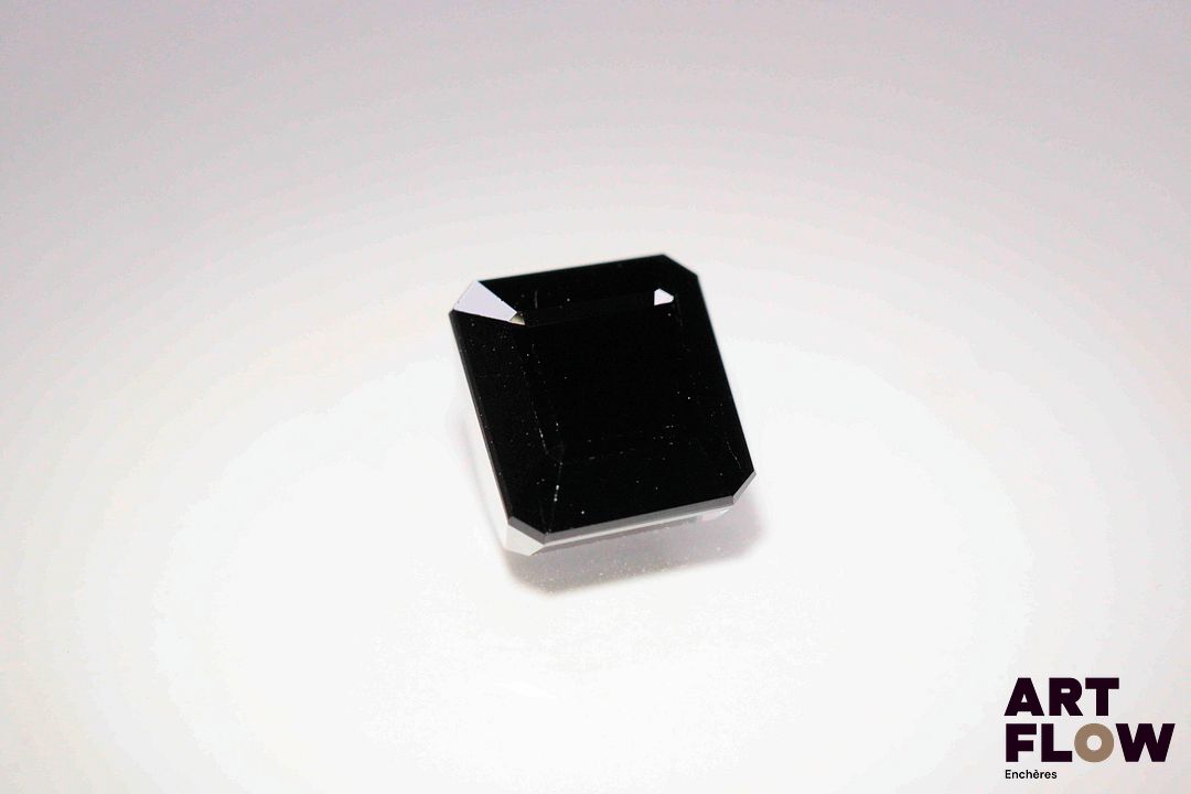 Tourmaline rectangulaire à pans coupés. 3.38 cts. 8.4mm x 7.2mm