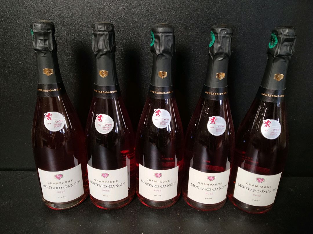 5 bouteilles de Champagne rosé Moutard Dangin