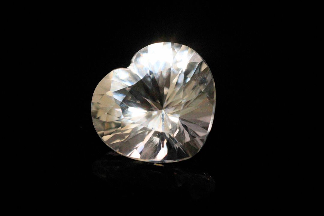 Quartz incolore coeur. 11.43 cts. 16.2mm x 15.5mm