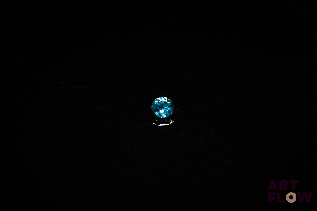 Saphir bleu vert rond. Probablement Australie. 0.13 ct. 3.0mm
