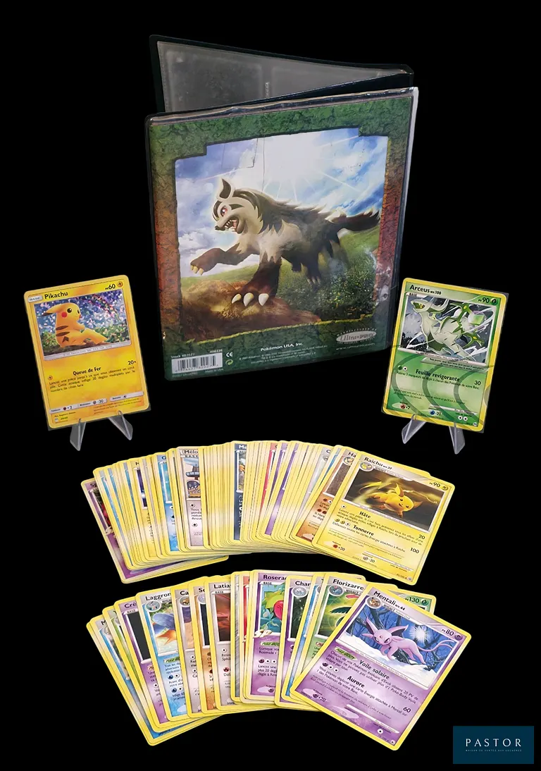 Ensemble de cartes Pokémon vintage essentiellement des blocs de série Diamant&Perle et Platine, avec un classeurs issus du bloc ex en mauvais état mais avec la couverture d'origine de Ex Gardiens de Pouvoir.
Contient 20 cartes Rares en excellent état