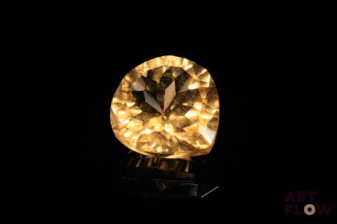 Citrine poire. 10.22 cts. 15.0mm x 14.0mm