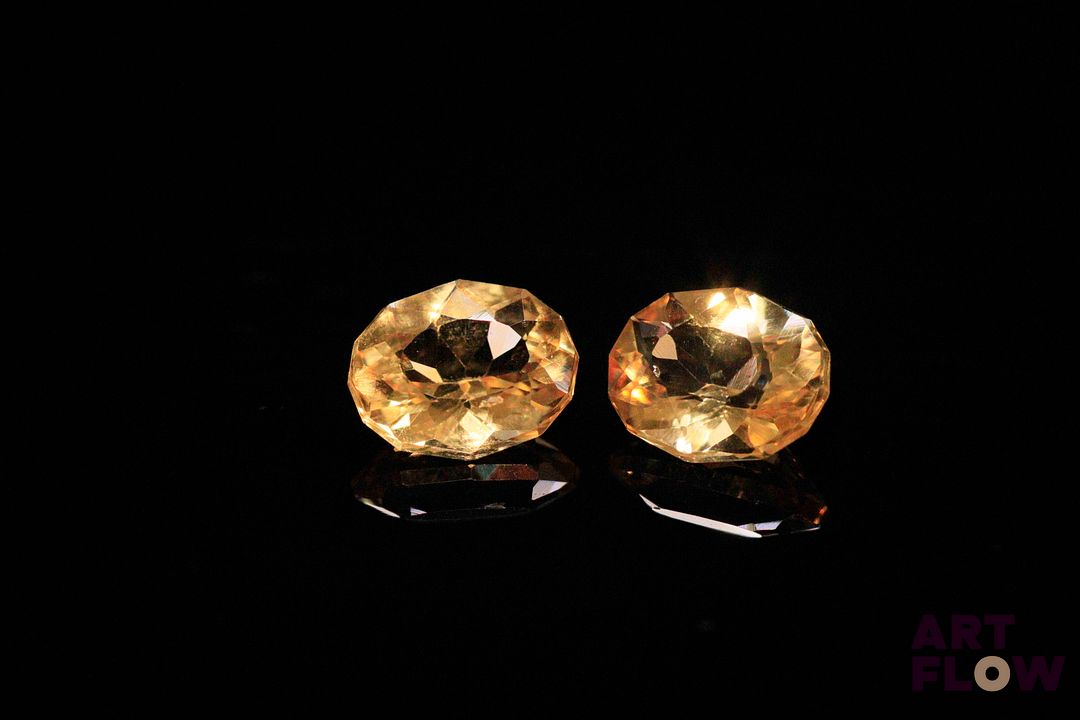 Appairage de citrines ovales fantaisies. 2.92 cts. Dims. moy.: 9.0mm x 7.0mm