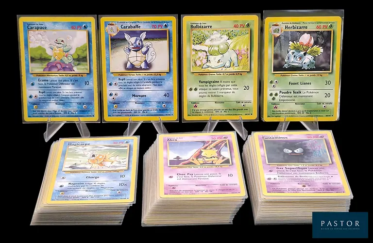 Ensemble de 77 cartes Pokémon - Communes et Peu Communes. 
Série du bloc Wizards : Set de Base. 
Cartes en état global Excellent/Near Mint, en français.