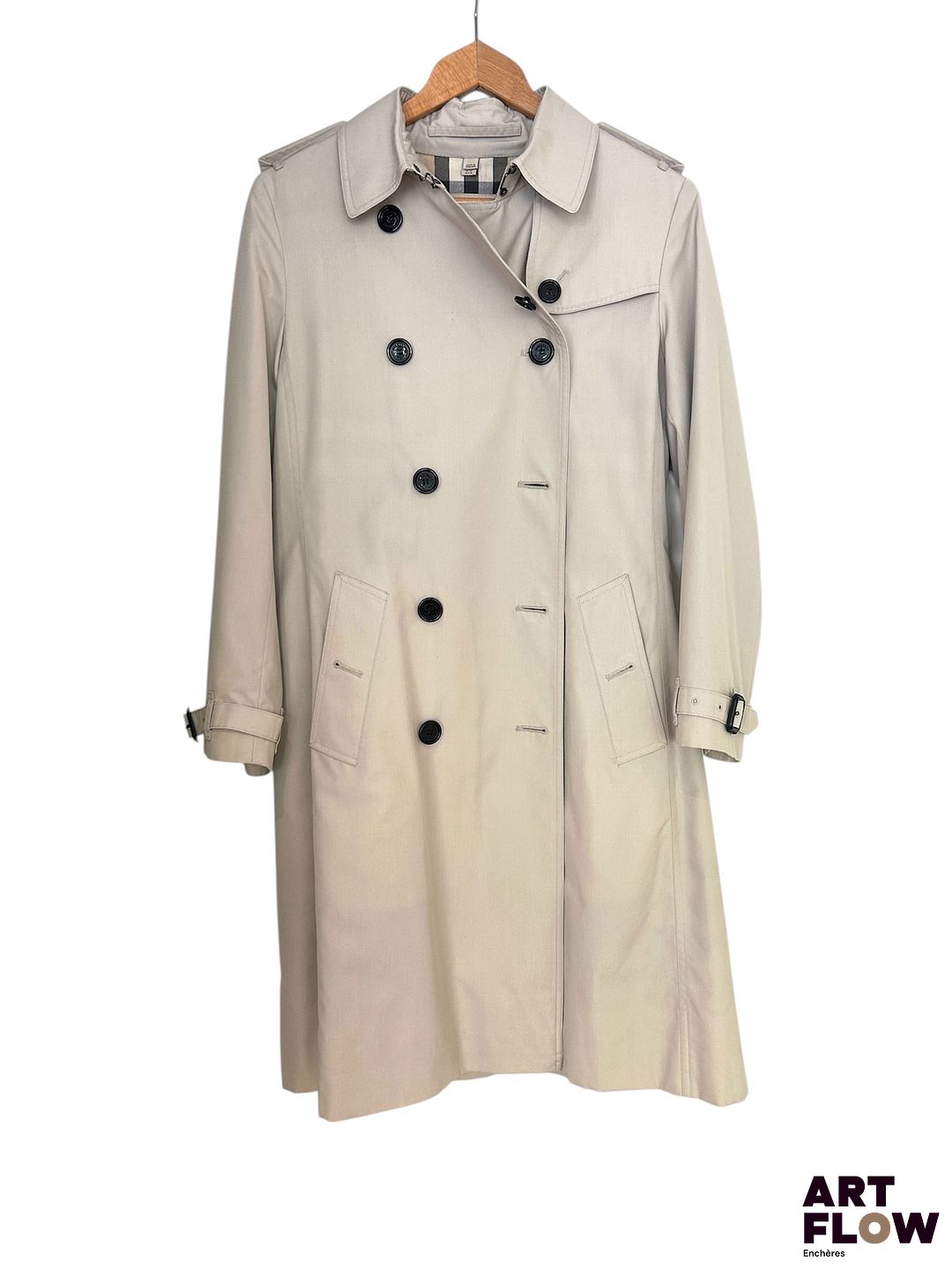 BURBERRY Trench-coat en coton beige. Taille petit 40. Longueur : 104 cm environ. Infimes tâches