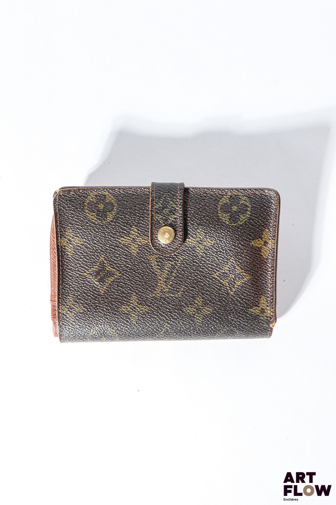LOUIS VUITTON Portefeuille en toile enduite monogrammée Dimensions : 8 x 13 cm Usures