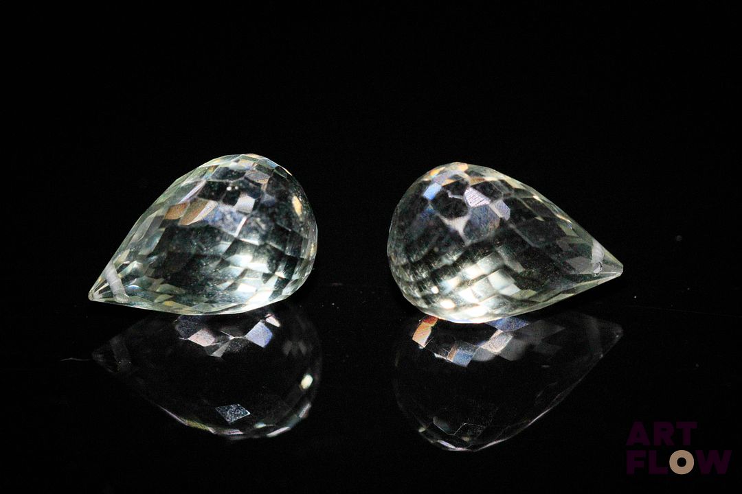 Appairage d'améthystes vertes (prasiolites) briolettes. 9.32 cts. Dims. moy.: 12.0mm x 8.0mm