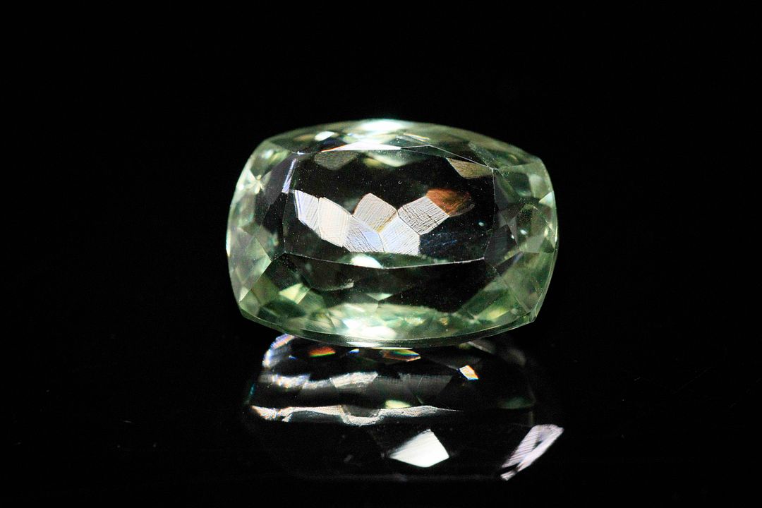 Améthyste verte (prasiolite) coussin. Probablement Brésil, VS. 15.81 cts. 18.0mm x 13.0mm