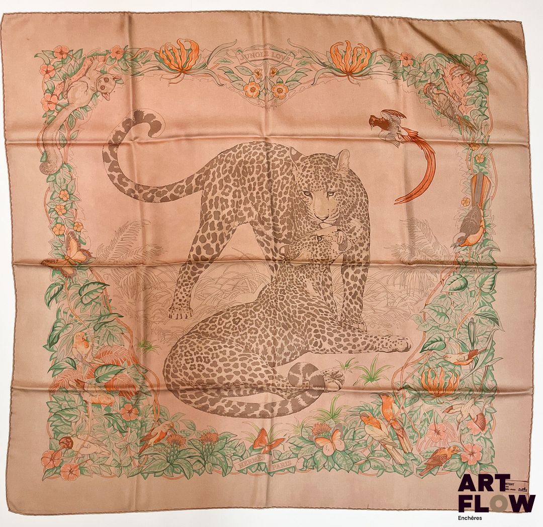 HERMÈS Modèle "Jungle Love (surteint)" Carré en twill de soie d'après Robert DALLET 90 x 90 cm Infime tache. Avec boîte