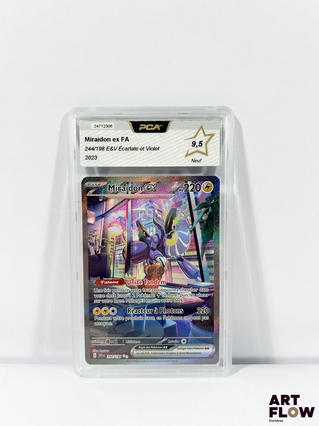 Carte Pokémon gradée Miraidon Ex 244/198 - Alternative - PCA 9,5. Série Écarlate&Violet (SV1). Carte en état Neuf (PCA 9,5), en français.