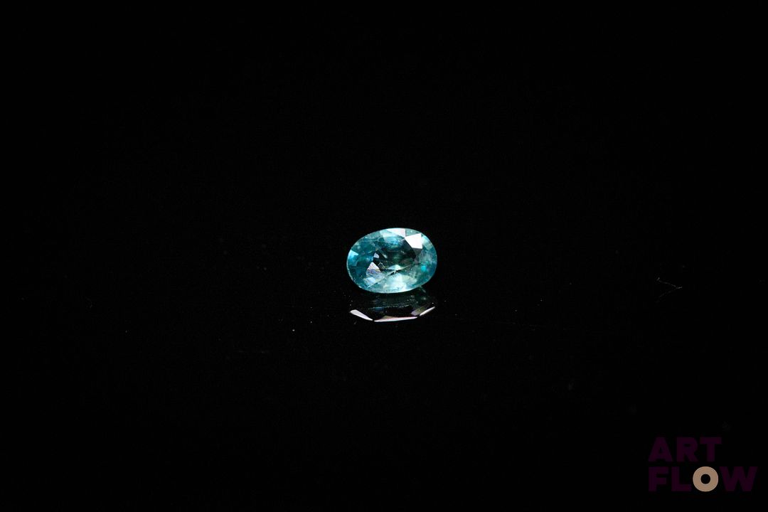 Saphir ovale. Probablement Australie, jolie couleur. 0.32 ct. 5.0mm x 3.5mm