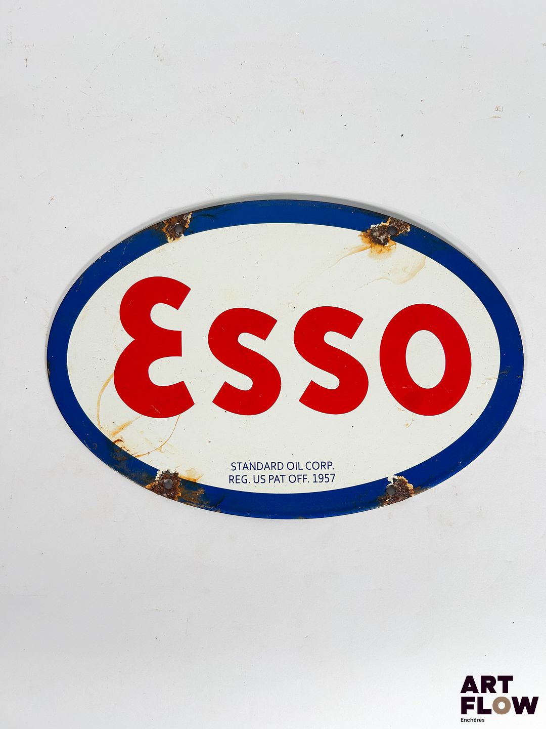 Plaque émaillée ovale Esso Dimensions : 20 x 30 cm Petits éclats et traces de rouille Reproduction moderne