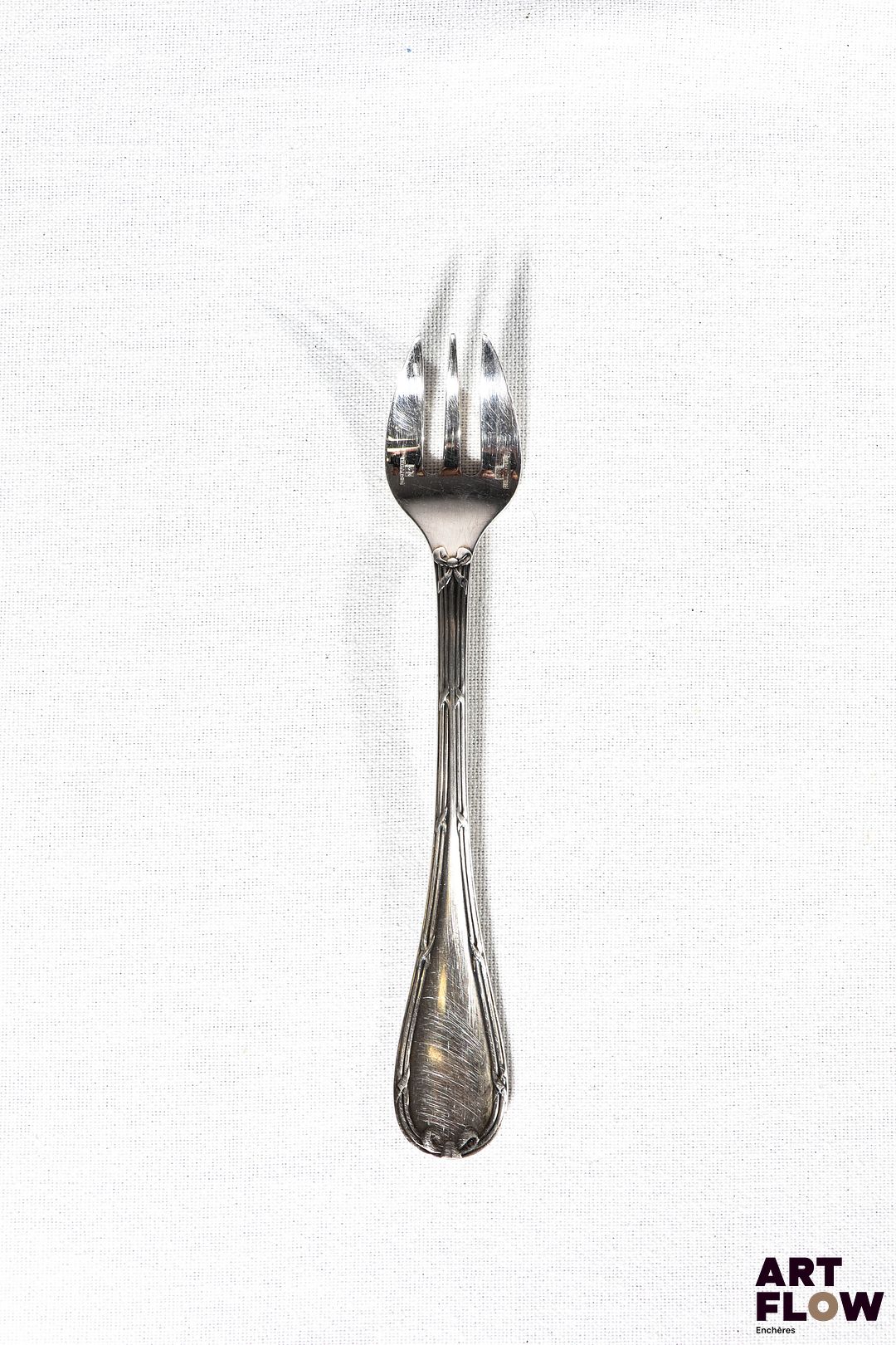 CHRISTOFLE Modèle rubans 6 couverts à dessert en métal argenté Dans leur boîte d'origine Bon état général malgré quelques légers défauts (petites rayures d'usage)