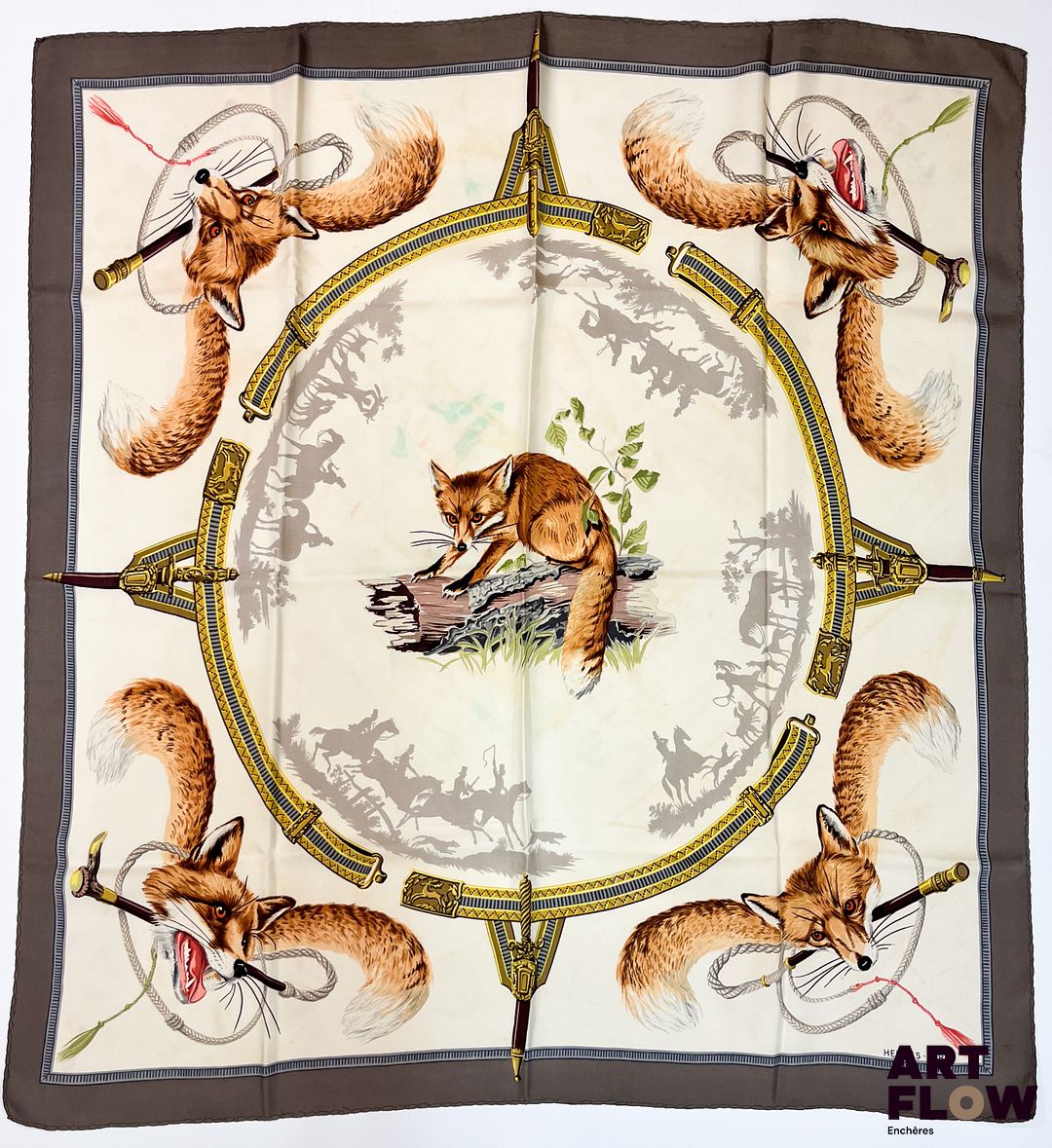 HERMÈS Modèle "Chasse au Renard" Carré en twill de soie d'après Hugo GRYGKAR 90 x 90 cm Taches, usures