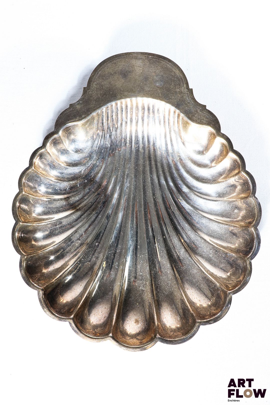 FLEURON FRANCE Production Christofle Plat en forme de coquille en métal argenté Signé Fleuron France L. 34,5 x L. 28 cm Bon état général malgré quelques légers défauts (petites rayures d'usage, oxydation)