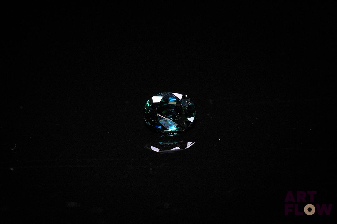 Saphir bleu vert ovale. Jolie couleur. 0.84 ct. 6.0mm x 4.9mm