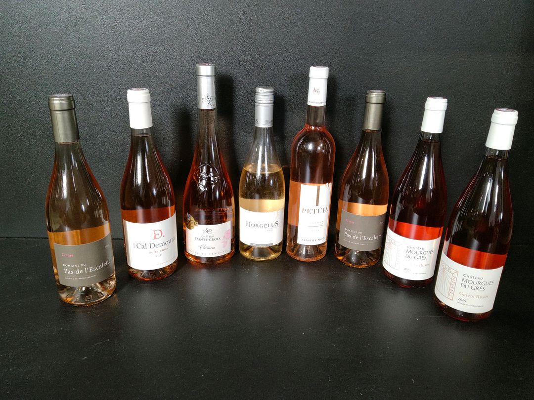 Lot de 8 bouteilles de rosé dont : Château Sainte-Croix Charmeur 2024, Domaine du Pas de l&rsquo;Escalette Ze Rosé 2024, Château Mourgues Du Grès Galets Rosés 2024…