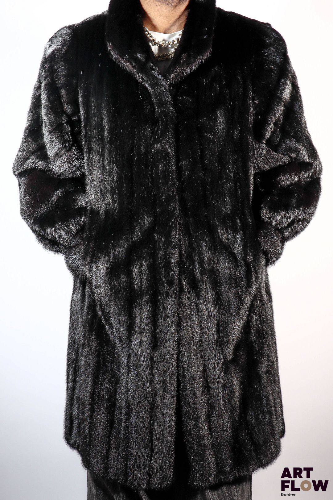 Long manteau à manches longues en fourrure de vison foncé Taille supposée 40 114 cm de long Bon état général