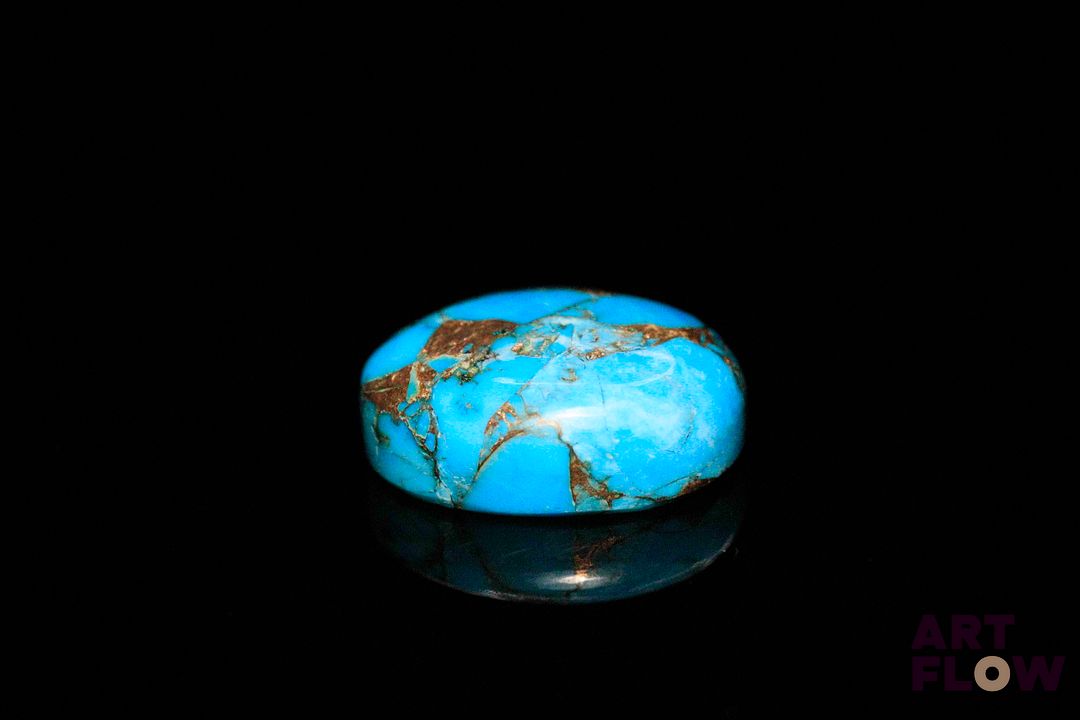 Turquoise «copper» cabochon ovale. 6.46 cts. 14.0mm x 10.0mm