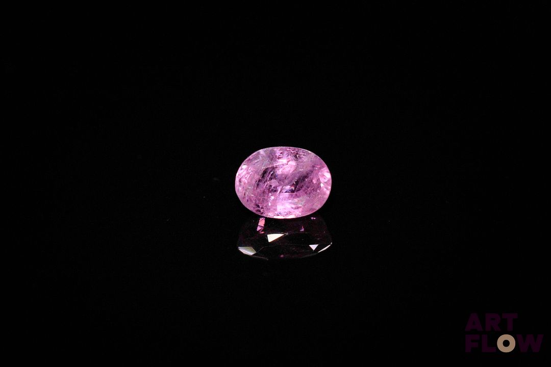 Saphir rose ovale. Inclusions. 1.41 ct. 7.0mm x 5.2mm