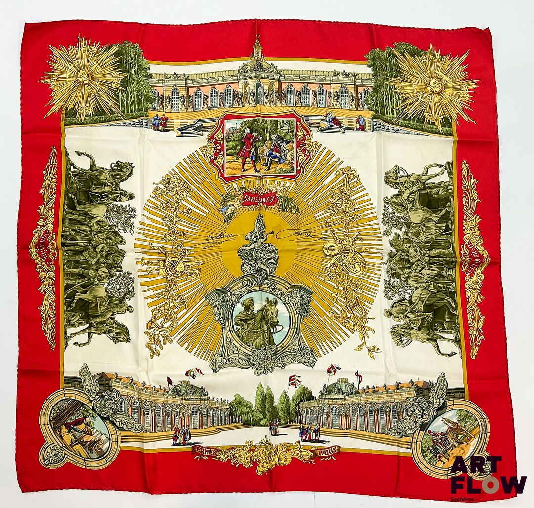 HERMÈS Modèle "Voltaire - Sanssoucy" Carré en twill de soie d'après Loïc DUBIGEON 90 x 90 cm Très bon état général malgré de petites taches et traces, et fils tirés
