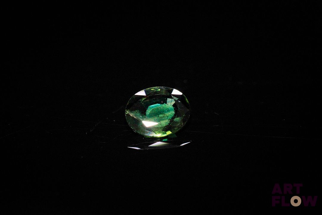 Saphir bleu vert ovale. Probablement Australie. 1.10 ct. 8.0mm x 6.5mm