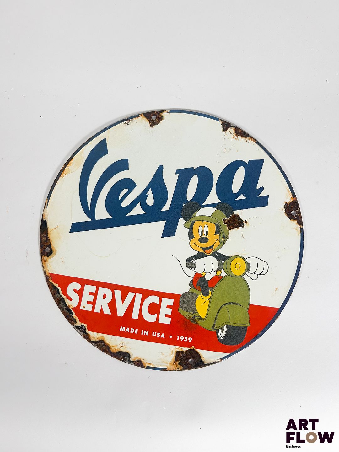 Plaque émaillée ronde Vespa Diamètre : 30 cm Petits éclats et traces de rouille Reproduction moderne