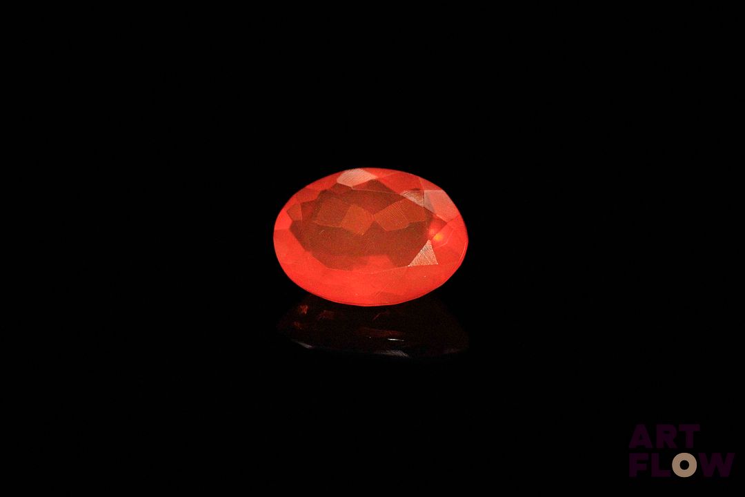 Opale de feu ovale. Jolie couleur. 1.27 ct. 10.0mm x 7.5mm