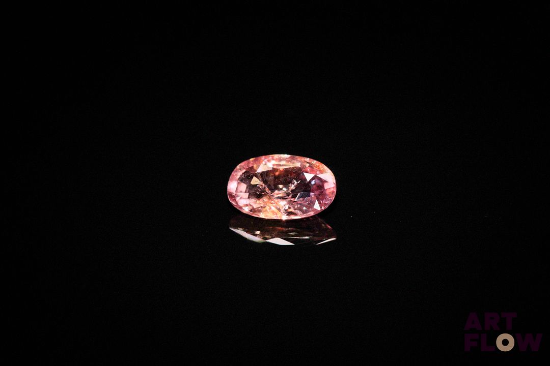 Saphir rose ovale. Jolie couleur, inclusions. 1.02 ct. 7.7mm x 5.0mm