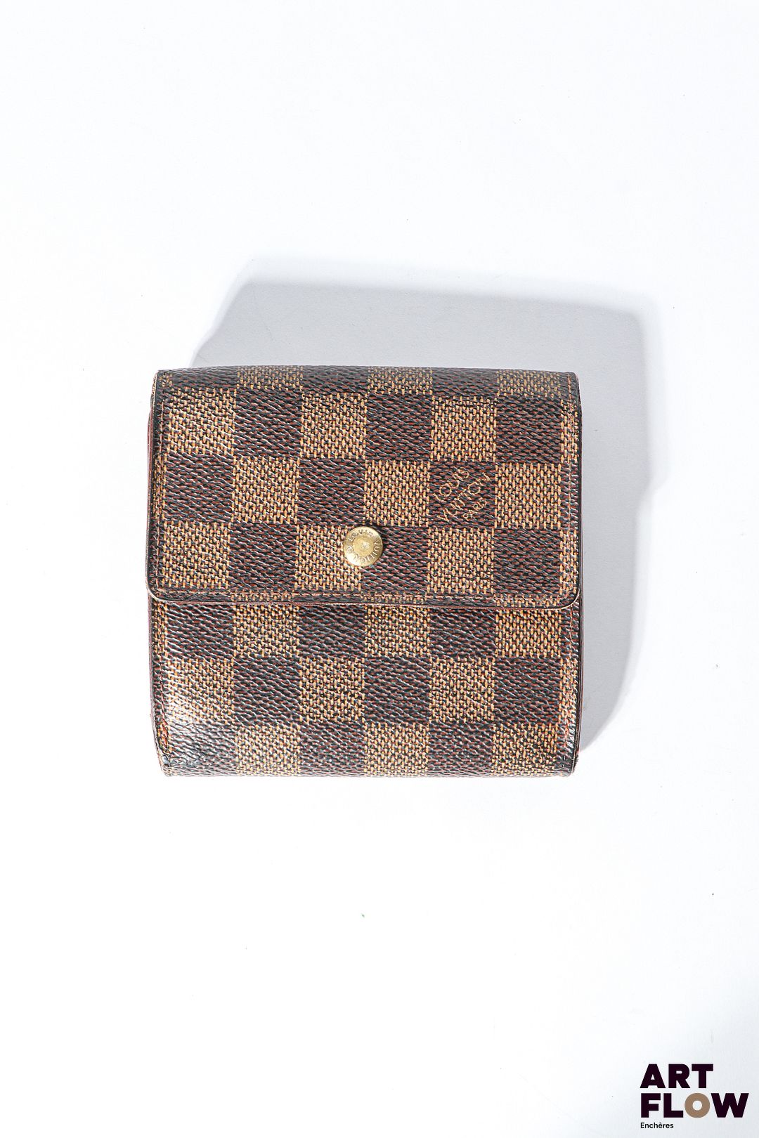 LOUIS VUITTON Portefeuille en toile enduite damier Dimensions : 10 x 11 cm Usures